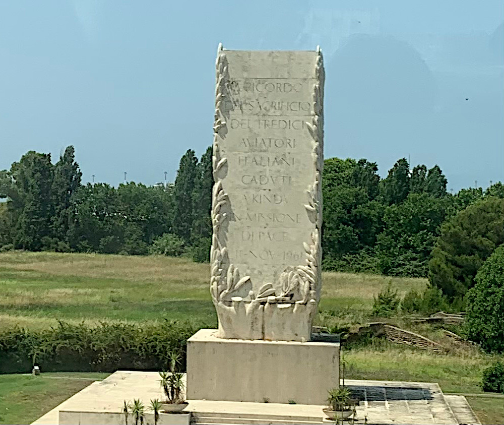 Monumento ai caduti di Kindu presso l'aeroporto internazionale Leonardo da Vinci a Fiumicino